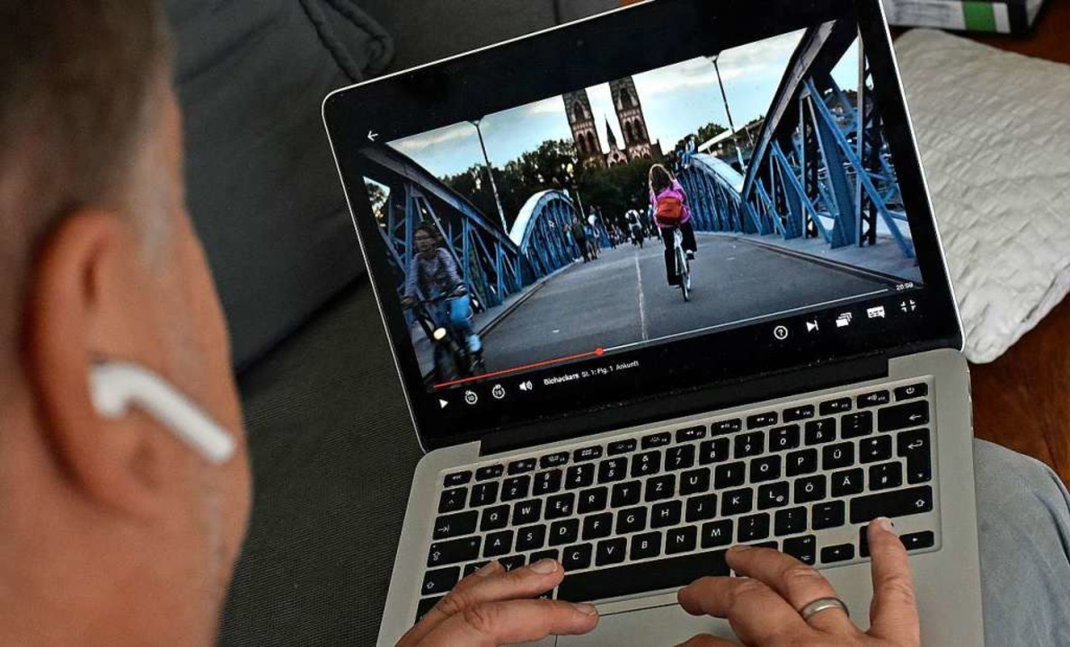 Ist der heimliche Star der Netflix-Serie: die blaue Brcke  | Foto: Michael Bamberger