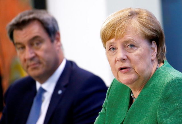 Markus Sder und Angela Merkel  | Foto: Michele Tantussi (dpa)