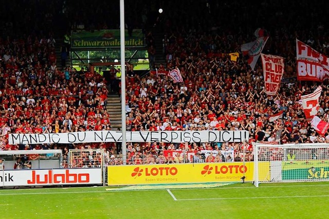 Das Banner im August 2019 im Dreisamstadion in Freiburg.  | Foto: Corrillo