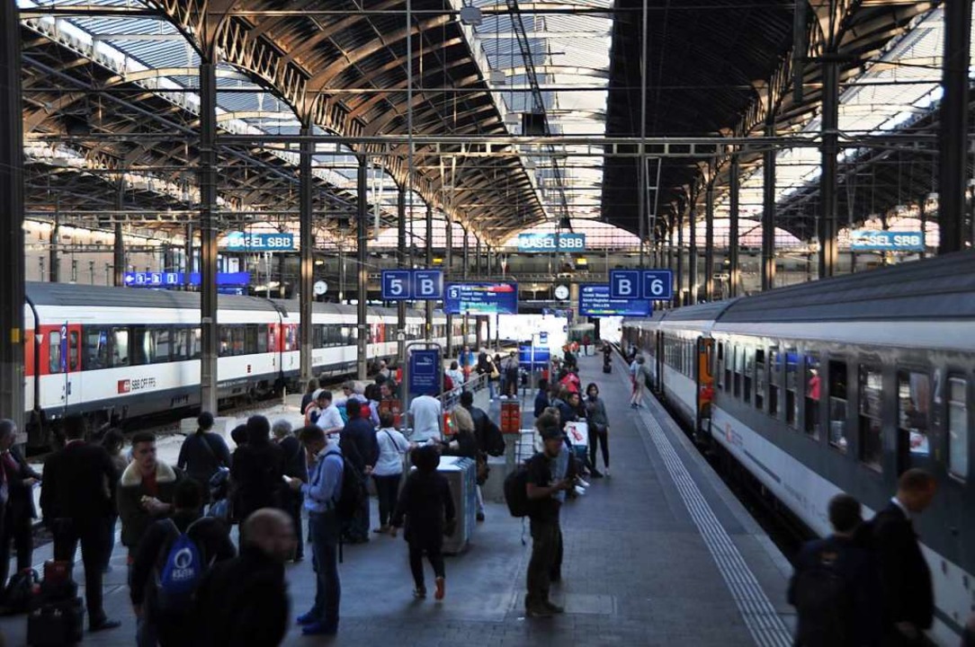 Der Bahnhof SBB wird bis 2025 fr rund 210 Millionen Euro fit gemacht.  | Foto: Daniel Gramespacher