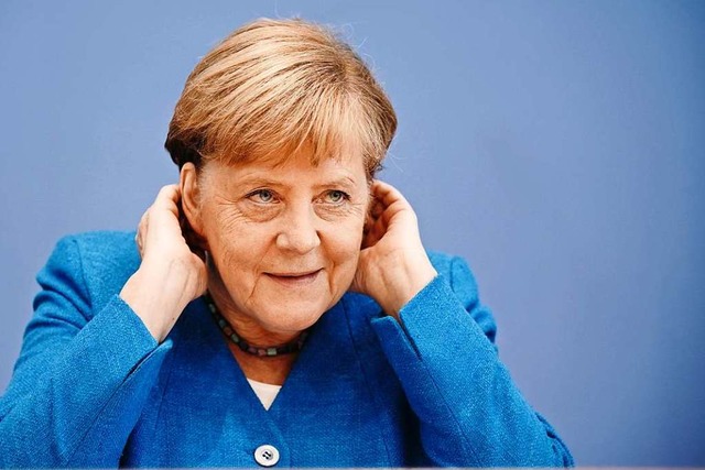 Kanzlerin Angela Merkel am Freitag in der Bundespressekonferenz   | Foto: Michael Kappeler (dpa)