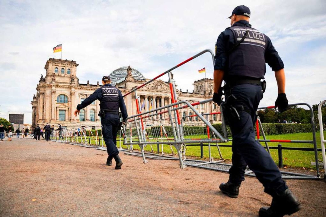 Berliner Polizei Bereitet Sich Auf Demo Gegen Corona-Politik Vor ...