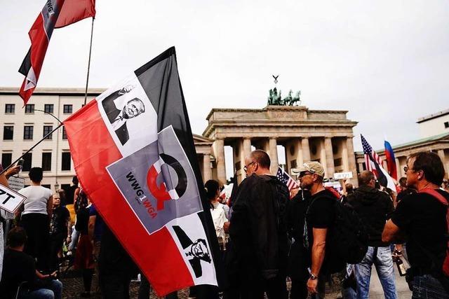 Auflagen nicht eingehalten: Polizei lst Corona-Demo in Berlin auf