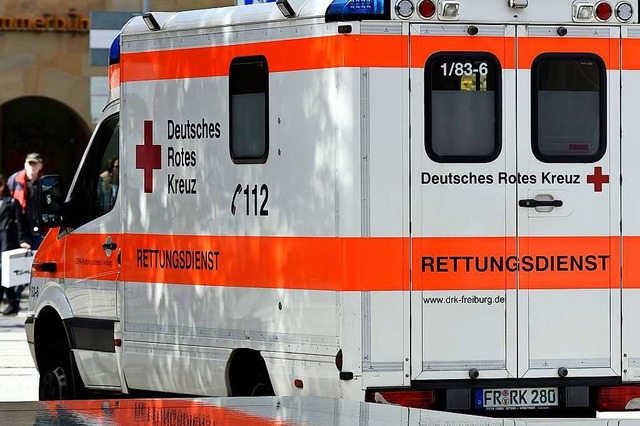 Sanitter und Feuerwehrleute haben auc...reiburg wachsende Probleme im Einsatz.  | Foto: Thomas Kunz