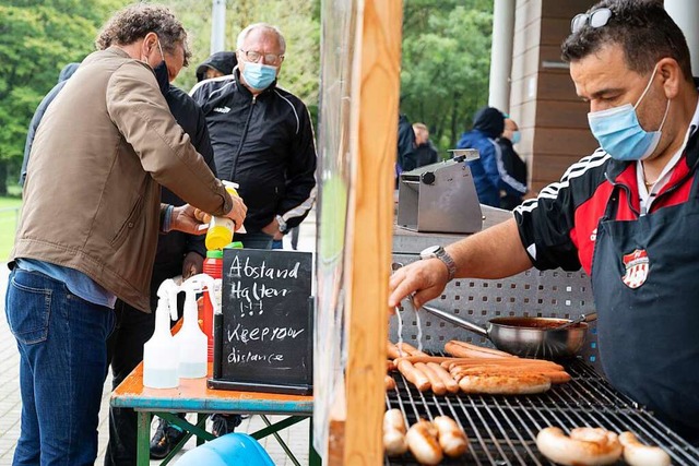 Abstand halten, Hnde desinfizieren un...komplizierter fand aber guten Anklang.  | Foto: Ansgar Taschinski