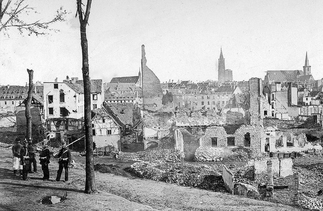 Badische Infanteristen und preuische ...0 auf die Ruinen der Nationalvorstadt.  | Foto: Bibliothque nationale/Universitaire de Strasbourg/ZDF