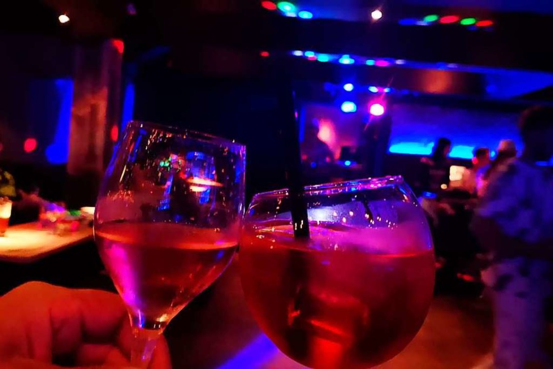 Mit dem Agar Spezial stt der Nightlife-Guru mit seiner Begleitung an.  | Foto: Nightlife-Guru