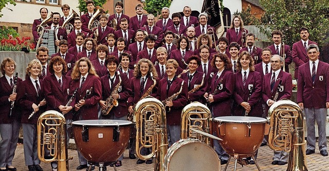 Die Instrumentalisten des Musikvereins...rne rechts Dirigent Werner Klausmann    | Foto: Ernst Brugger