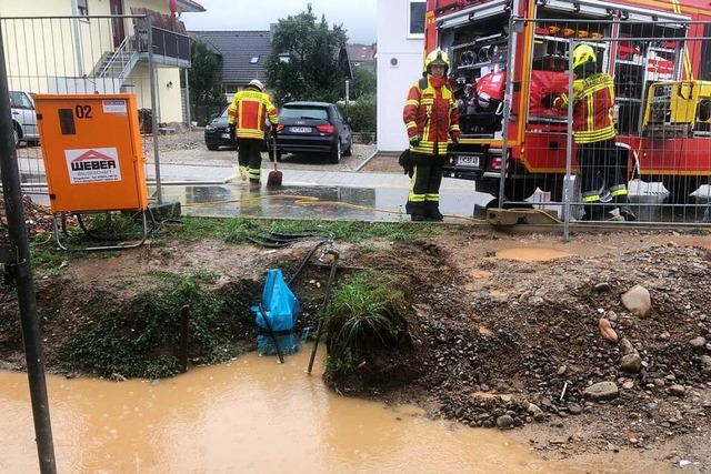 Starker Regen flutete Baugruben.  | Foto: Feuerwehr Herbolzheim