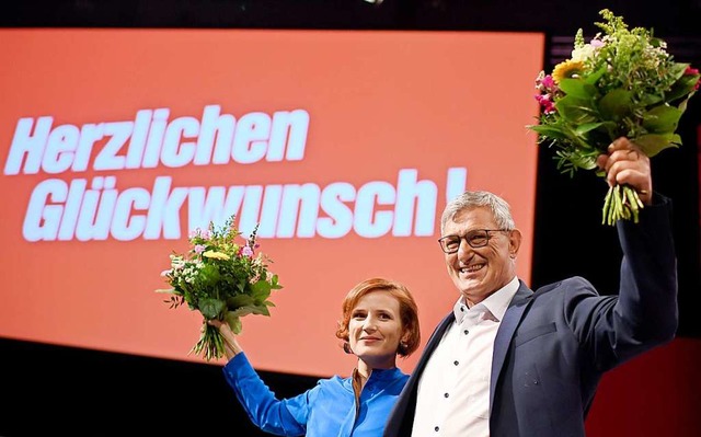 Katja Kipping und Bernd Riexinger &#82...ehen sich von der Parteispitze zurck.  | Foto: Britta Pedersen