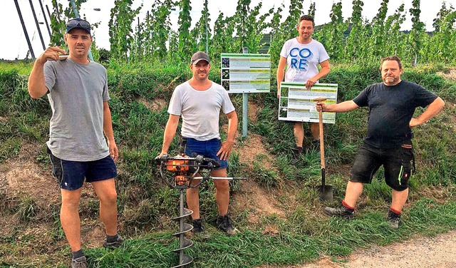 Bjrn und Marco Bader sowie  Stefan Sc...ndweg Ost in Ihringen neu beschildert.  | Foto: privat