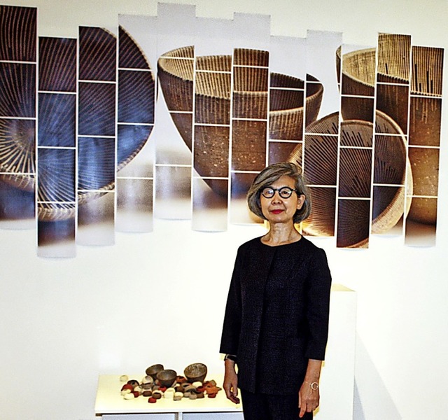 Die koreanische Knstlerin Mi Sook Hwa... ihre Werke im Keramikmuseum  Staufen.  | Foto: Laetitia Barnick