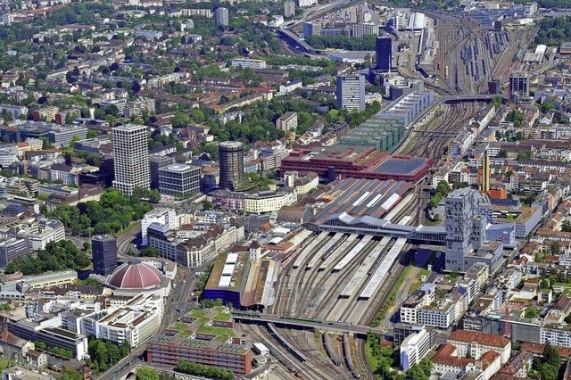 Stadtlandschaft mit Gleisen