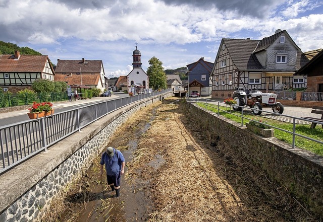 In diesem Bach soll das Krokodil gesehen worden sein.  | Foto: Boris Roessler (dpa)