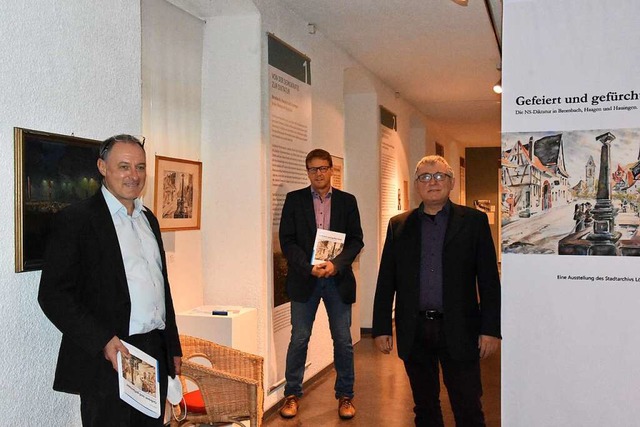 Historiker Robert Neisen (von links), ...ivar Andreas Lauble in der Ausstellung  | Foto: Kathrin Ganter