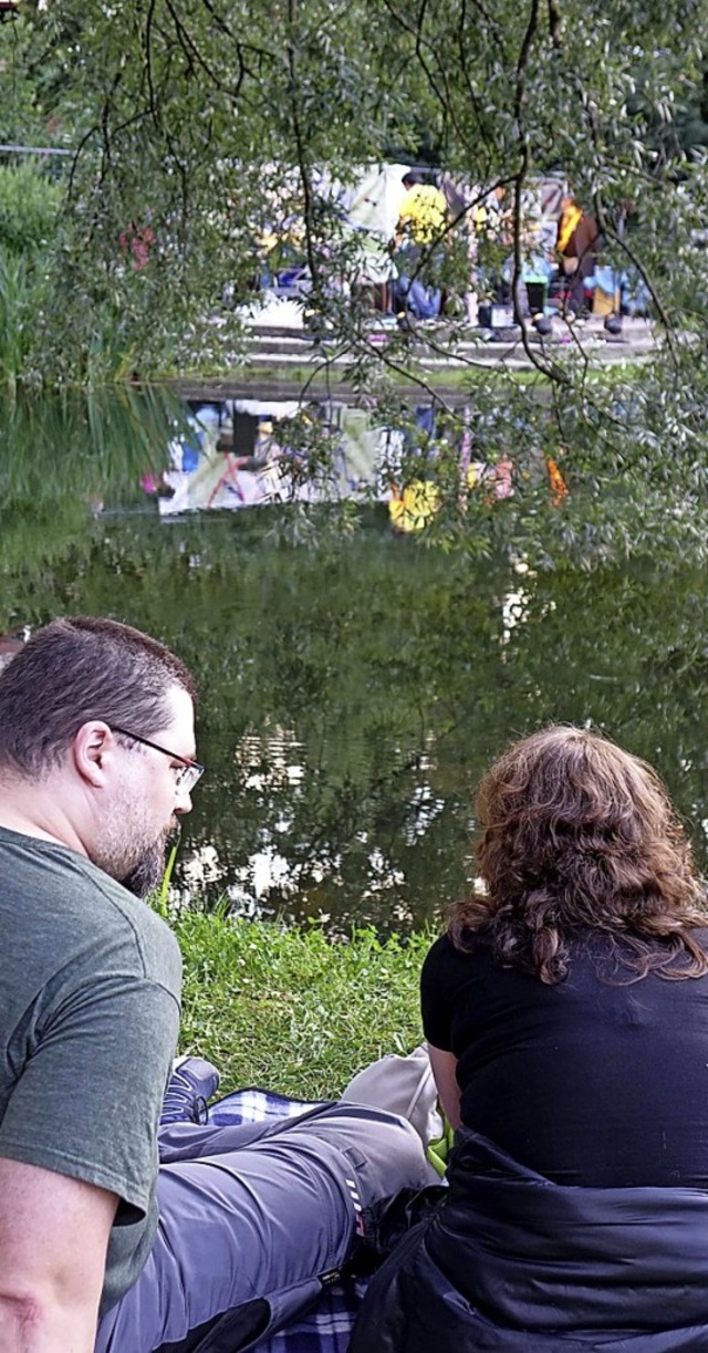 Die Atmosphre im Ludingarten, die Ban...g der Klappstuhlkonzerte in Wehr aus.   | Foto: Roswitha Frey