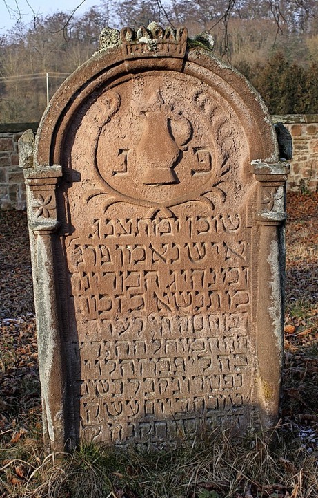 Grabstein von 1795 auf dem jüdischen Friedhof von Schmieheim.  | Foto: Jürgen Stude