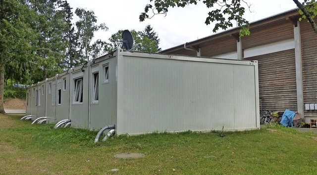 Sieben Menschen leben derzeit in den Containern in Bollschweil.  | Foto: Andrea Gallien