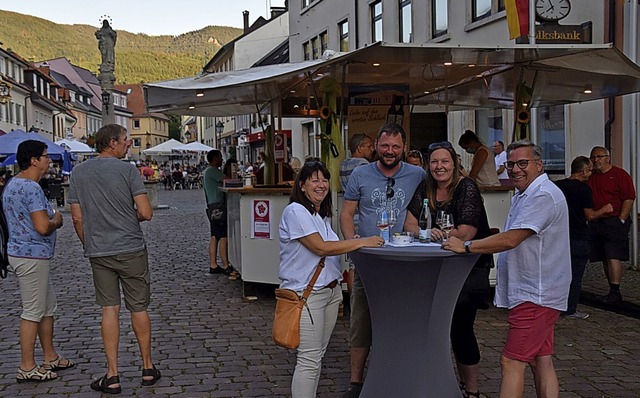 ber die Sommermonate bieten  Buchholz...hr  auf dem Marktplatz ihre Weine an.   | Foto: Hubert Bleyer