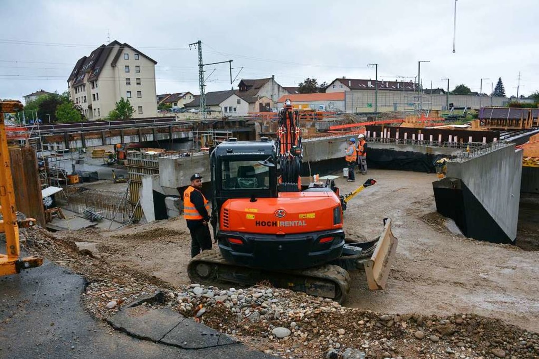 Bauarbeiten in der Haltinger Mitte: Di... weitere Brücken für die Rheintalbahn.  | Foto: Hannes Lauber