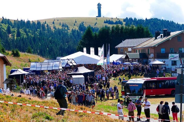 Busse und Menschenmassen: Das Laurentiusfest 2018.  | Foto: Ralf Morys