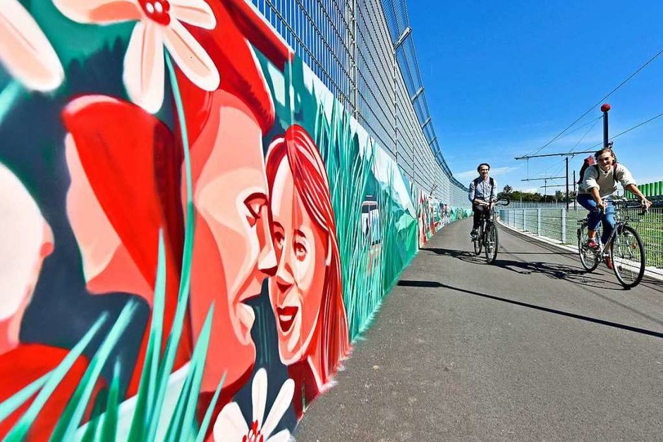 Kunst am Bau. Die künstlerisch gestaltete Wand zwischen SC-Stadion und Messe. (Foto: Michael Bamberger) Kunst am Bau. Die künstlerisch gestaltete Wand zwischen SC-Stadion und Messe. (Foto: Michael Bamberger)