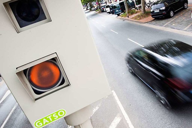 Geht es nach Landesverkehrsminister Wi...sollen Raser schrfer bestraft werden.  | Foto: Julian Stratenschulte (dpa)