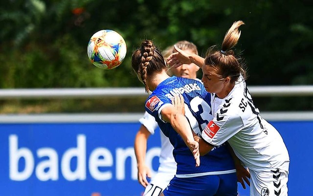 Angreiferin Sandra Starke (rechts) bleibt dem SC Freiburg  treu.  | Foto: Achim Keller