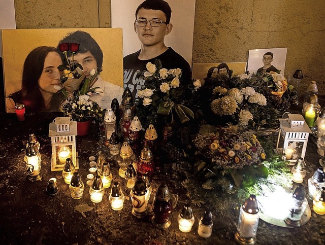 Die Trauer um  Jan Kuciak  und  Martina Kusnirova dauert an.  | Foto: VLADIMIR SIMICEK (AFP)