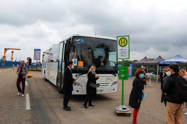 Eine Sonderhaltestelle am Grenzbergan...ffentlichen Buslinie 280 am Dienstag.  | Foto: Hagen Spth