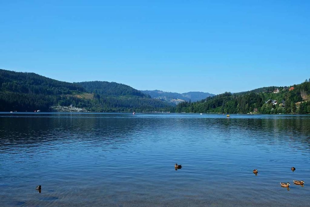 Am Titisee kann man die letzten Sonnenstrahlen genieen.  | Foto: Maria-Xenia Hardt