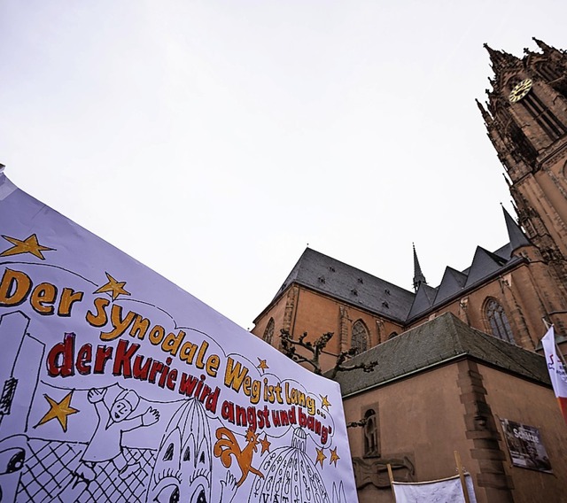 Demonstration vor dem Frankfurter Dom  | Foto: Andreas Arnold (dpa)