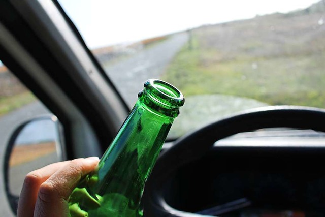Der Mann hatte sehr viel Alkohol getrunken, bevor er sich hinters Steuer setzte.  | Foto: canecorso  (stock.adobe.com)