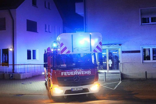 Die Btzinger Feuerwehr wurde in der N...em Einsatz in die Hauptstrae gerufen.  | Foto: Horst David