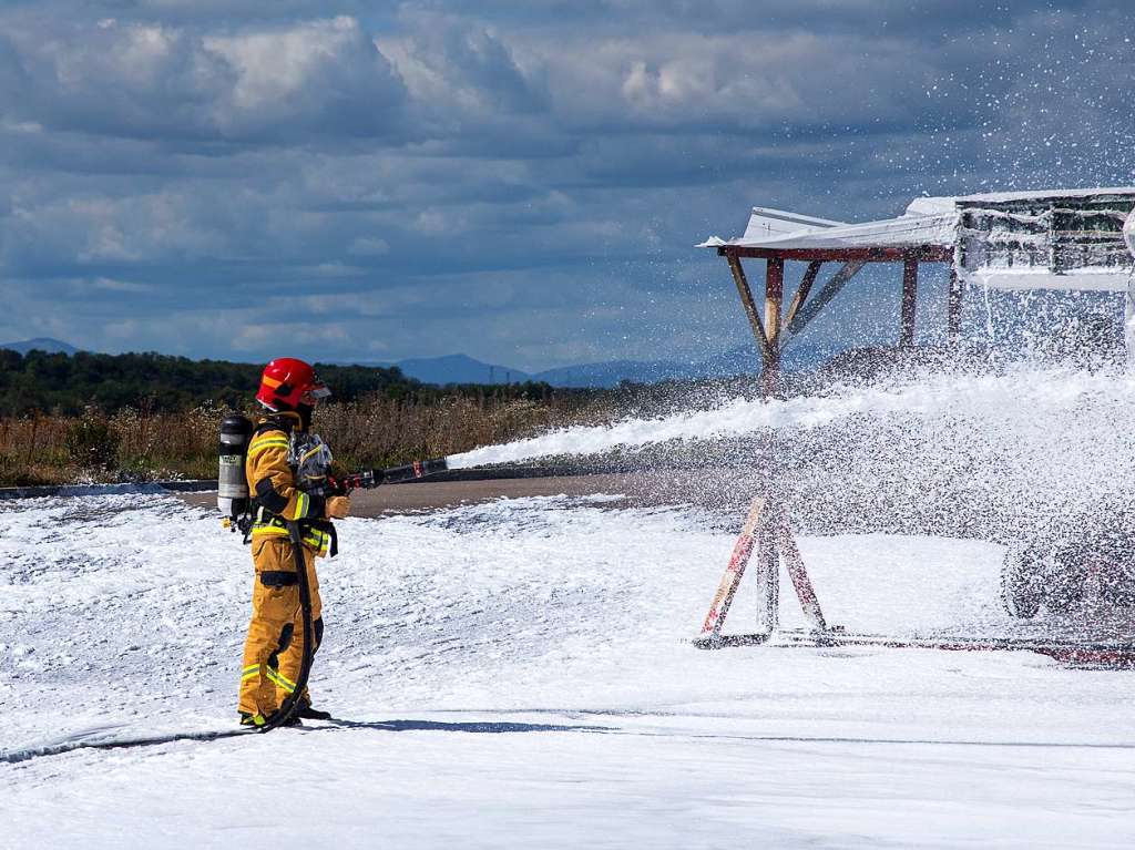 bung der Flughafenfeuerwehr am Euroairport