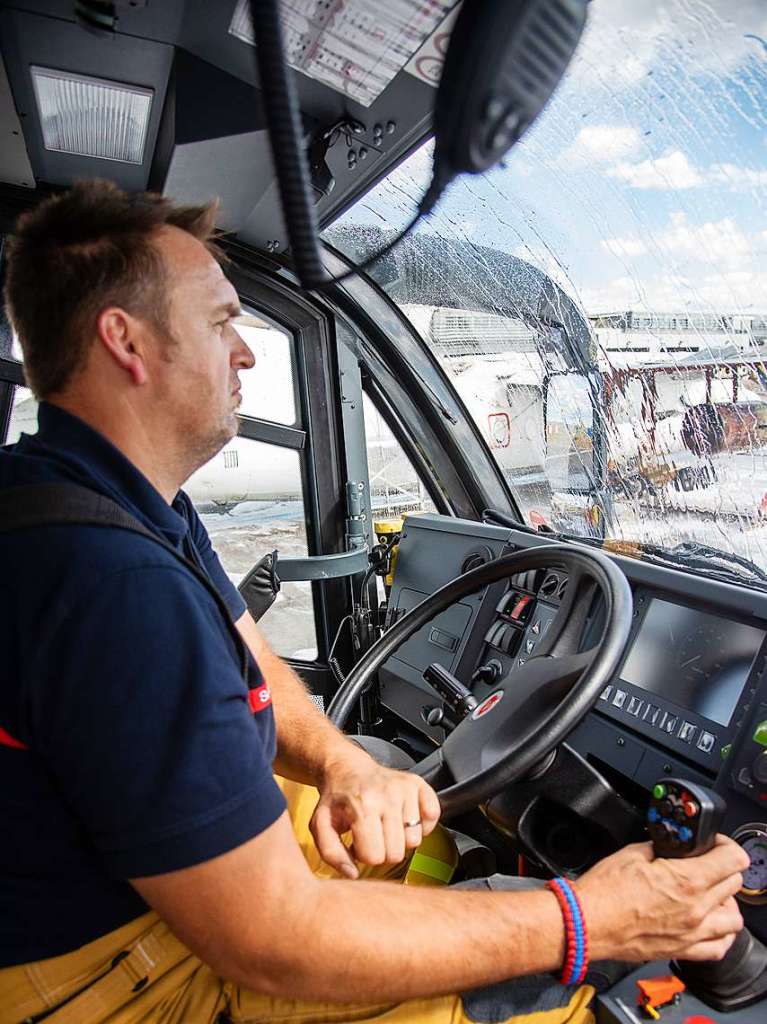 bung der Flughafenfeuerwehr am Euroairport