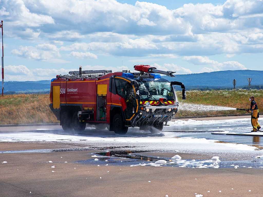 bung der Flughafenfeuerwehr am Euroairport