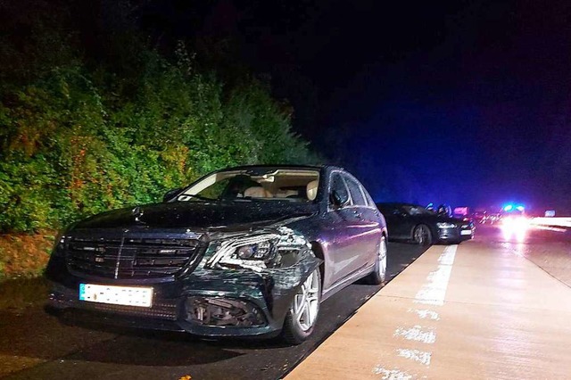 Die Unfallstelle auf der A81 nrdlich ... Kretschmanns Dienstfahrzeug zu sehen.  | Foto: Franziska Hessenauer (dpa)