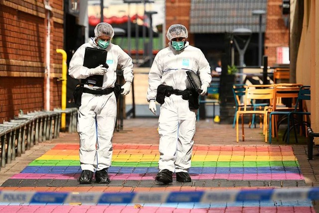 Mitarbeiter der Spurensicherung  | Foto: OLI SCARFF (AFP)