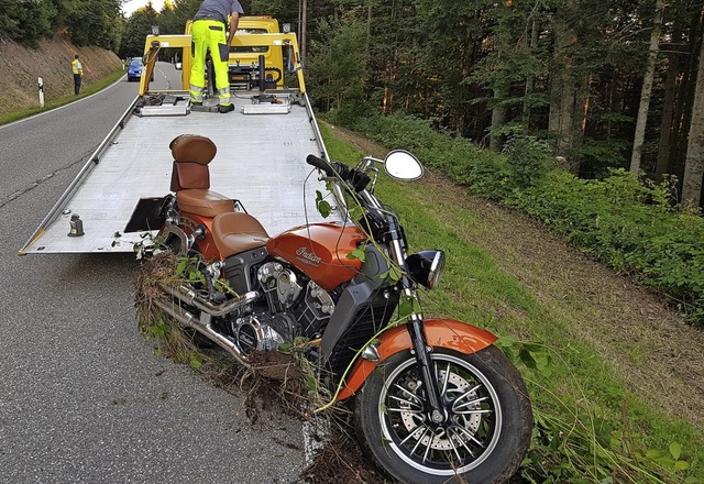 Die Maschine des Schweizer Motorradfah...kommenden Motorrad ausweichen musste.   | Foto: Kamera24