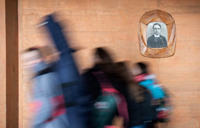 Rudolf Steiner gilt als Begrnder der ... Waldorfschule der Welt, in Stuttgart.  | Foto: Sebastian Gollnow (dpa)