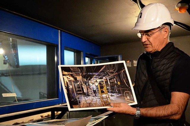 Ramon Ebri, Projektmanager am Hochbauamt, zeigt ein Bild der Bauarbeiten.  | Foto: Savera Kang
