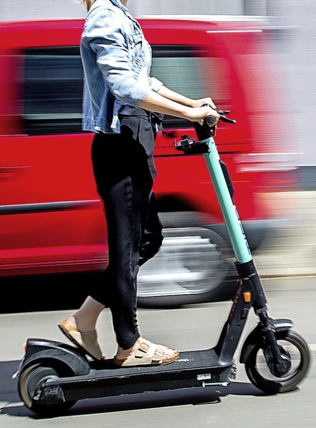 Schnell und wendig: E-Scooter kommen immer mehr in Mode.  | Foto: Hauke-Christian Dittrich