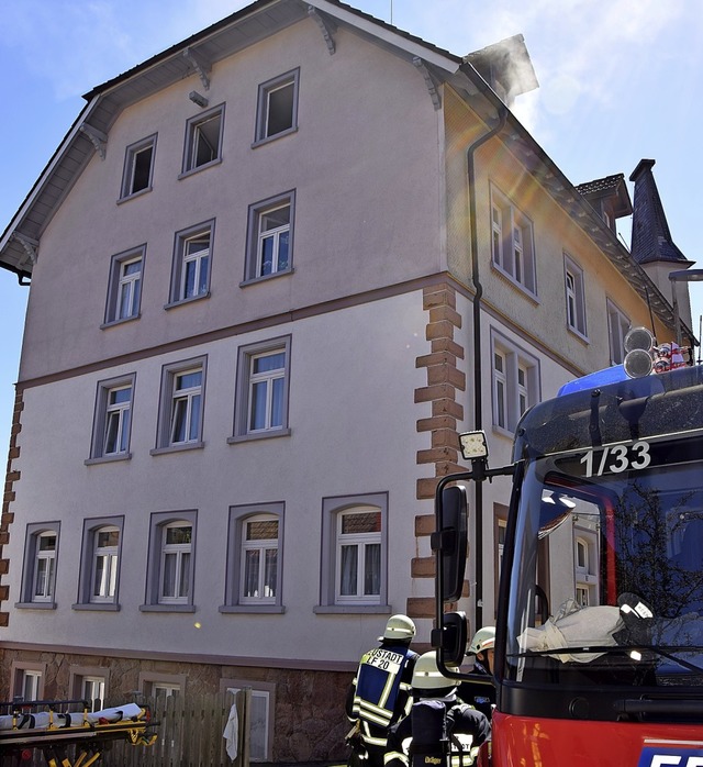Feuerwehr am Einsatzort Scheuerlenstrae.   | Foto: kamera24
