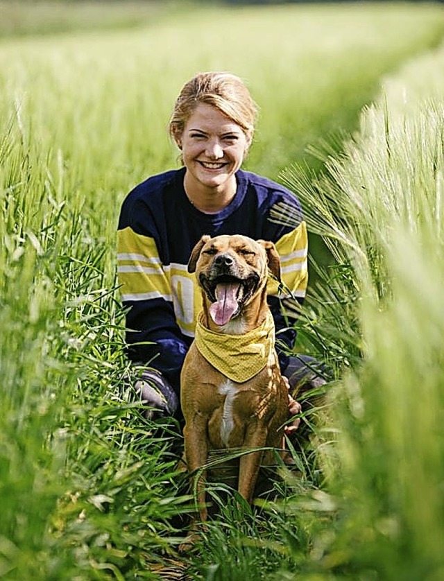 <BZ-FotoAnlauf>Hundeaccessoires:</BZ-FotoAnlauf> Theresa Gmoser und Fino   | Foto: privat