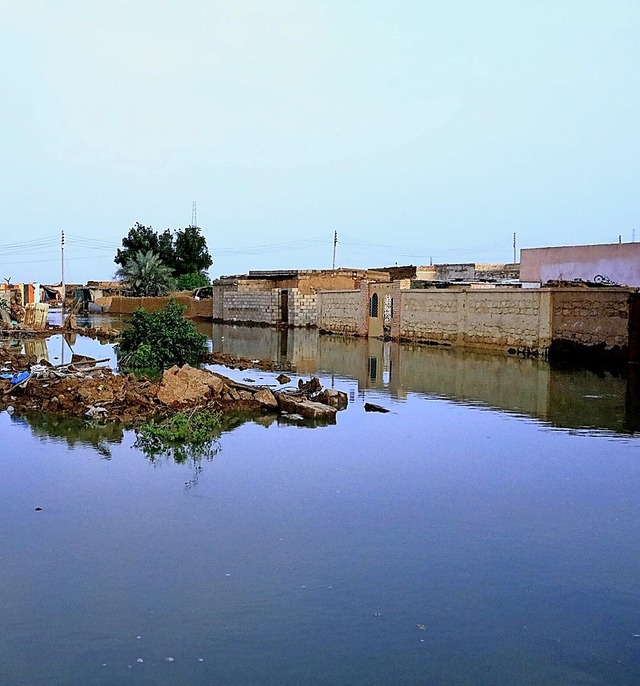 Im Sudan wurde aufgrund der berschwemmungen der Notstand ausgerufen.  | Foto: Mohamed Khidir (dpa)
