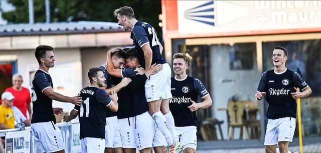 So wie beim Sieg im Pokalspiel gegen d... gegen die SpVgg F.A.L. Tore bejubeln.  | Foto: Achim Keller