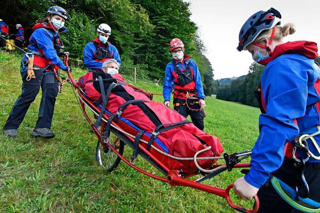 Auch bei Finanzdezernent Stefan Breite...gen von der Bergwacht alles im Griff.   | Foto: Michael Bamberger