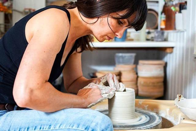Die Keramikerin Lena Andres lässt sich von Fadenspindeln inspirieren