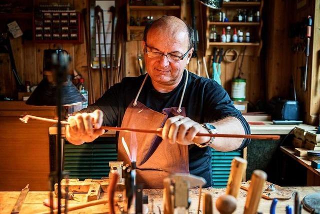Norbert Seifert ist einer der wenigen Bogenmacher-Meister Deutschlands